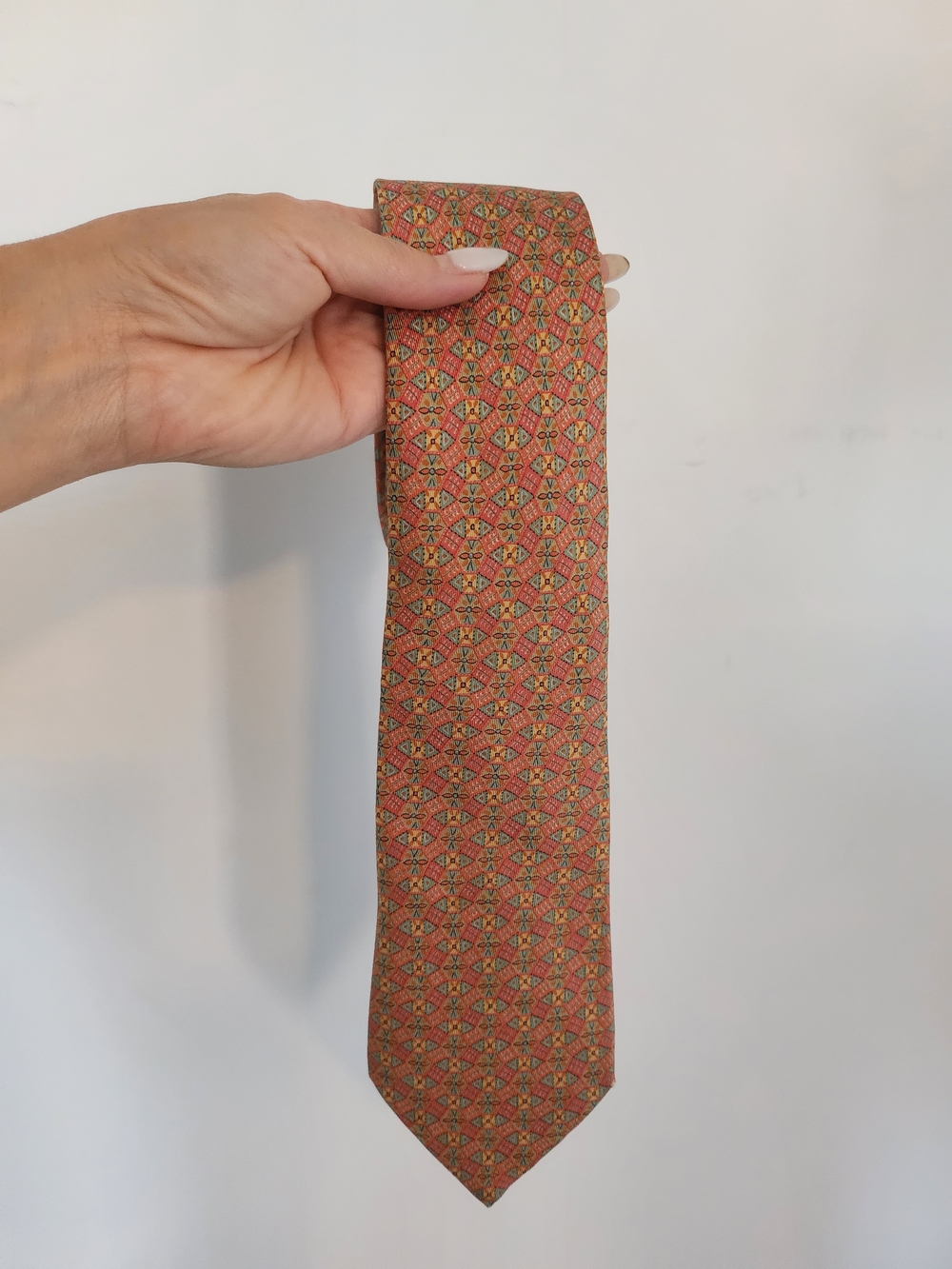 Designer Authetic Hermes 100% Silk Coral and Light Blue Geometric Silk Tie - Picture 10 of 11